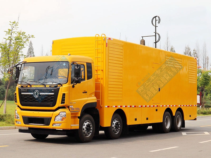 東風天龍前四後八電源車600-1000kW