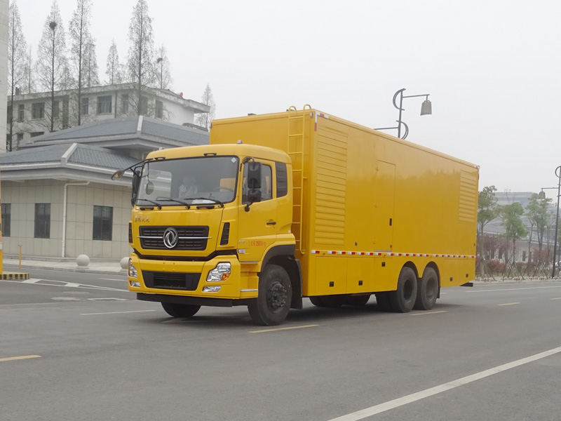 東風天龍後八輪電源車500-800kW