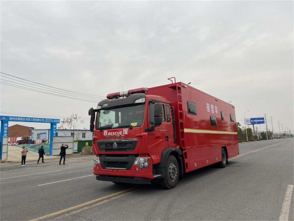 重汽豪沃後勤保障宿營車